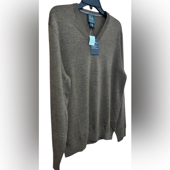 Jos. A. Bank Solid V-Neck Traveler Merino Wool Sweater Size L - Picture 2 of 8